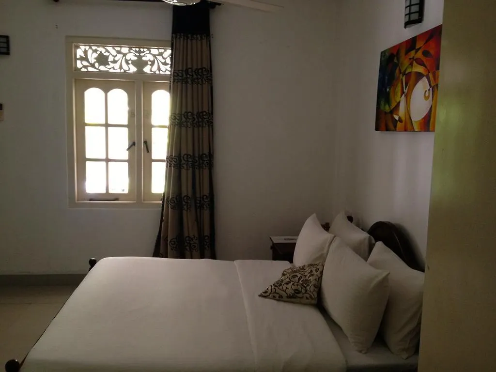 Hotel Fire Dragon Hideaway Negombo