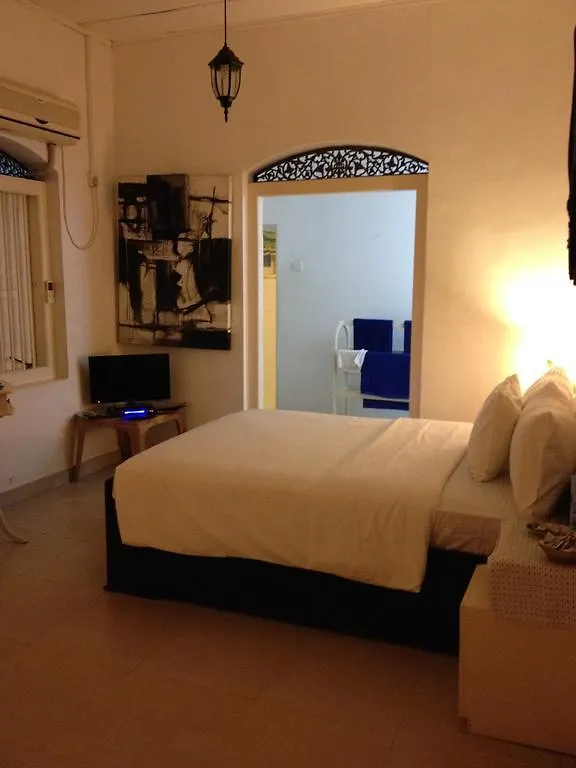 Hotel Fire Dragon Hideaway Negombo 3*,  Sri Lanka