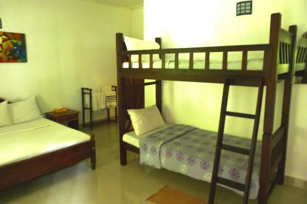 Hotel Fire Dragon Hideaway Negombo