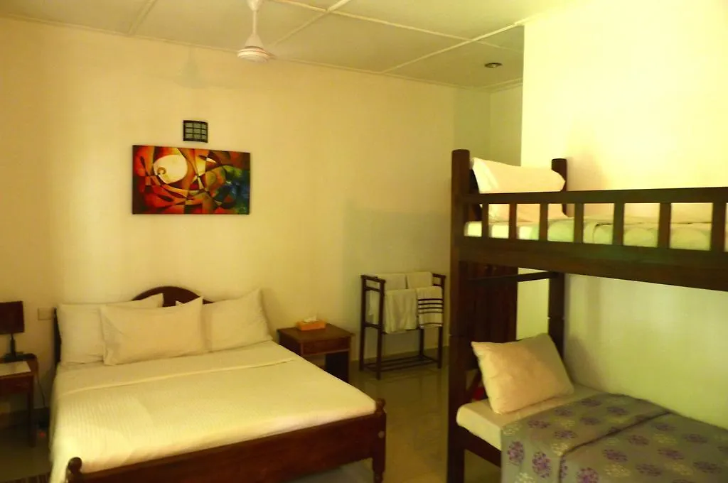Gæstehus Fire Dragon Hideaway Hotel Negombo