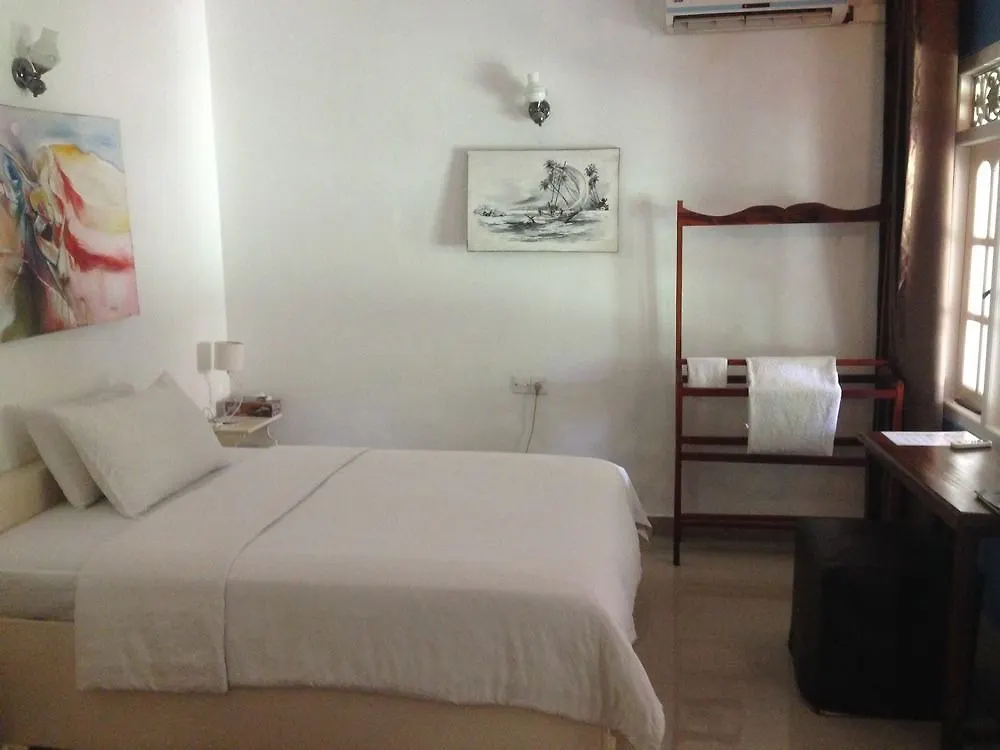 Fire Dragon Hideaway Hotel Negombo Gæstehus