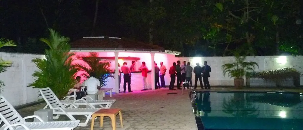 Gæstehus Fire Dragon Hideaway Hotel Negombo